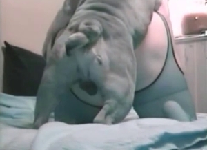 Woman with a fat ass is dominated by a doggo