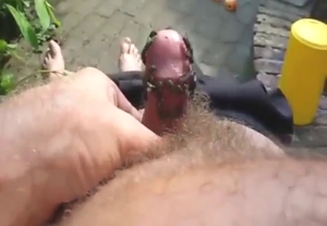 Dude with a nice cock lets green flies fly